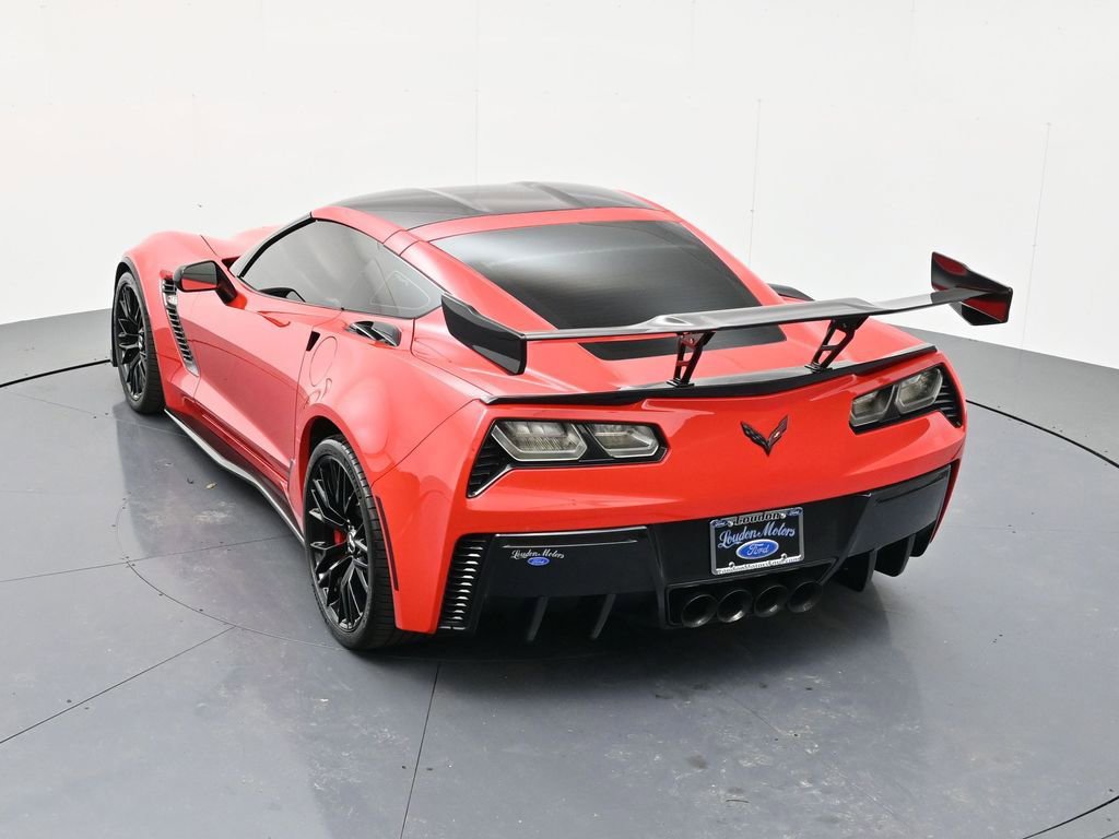 Used 2015 Chevrolet Corvette Z06 w/ 3LZ Preferred Equipment Group RWD image 37