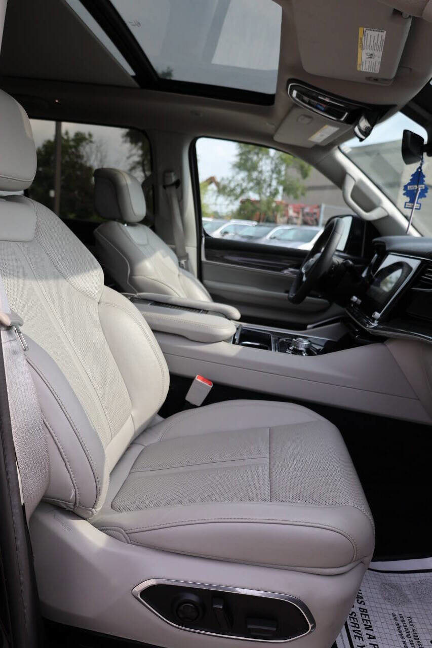 Used 2022 Jeep Wagoneer Series III w/ Premium Group I image 15