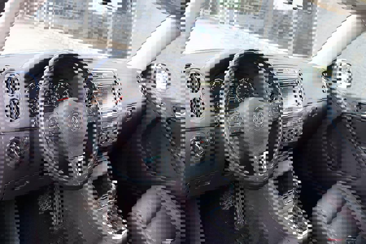 Used 2013 Volkswagen Tiguan SE image 12