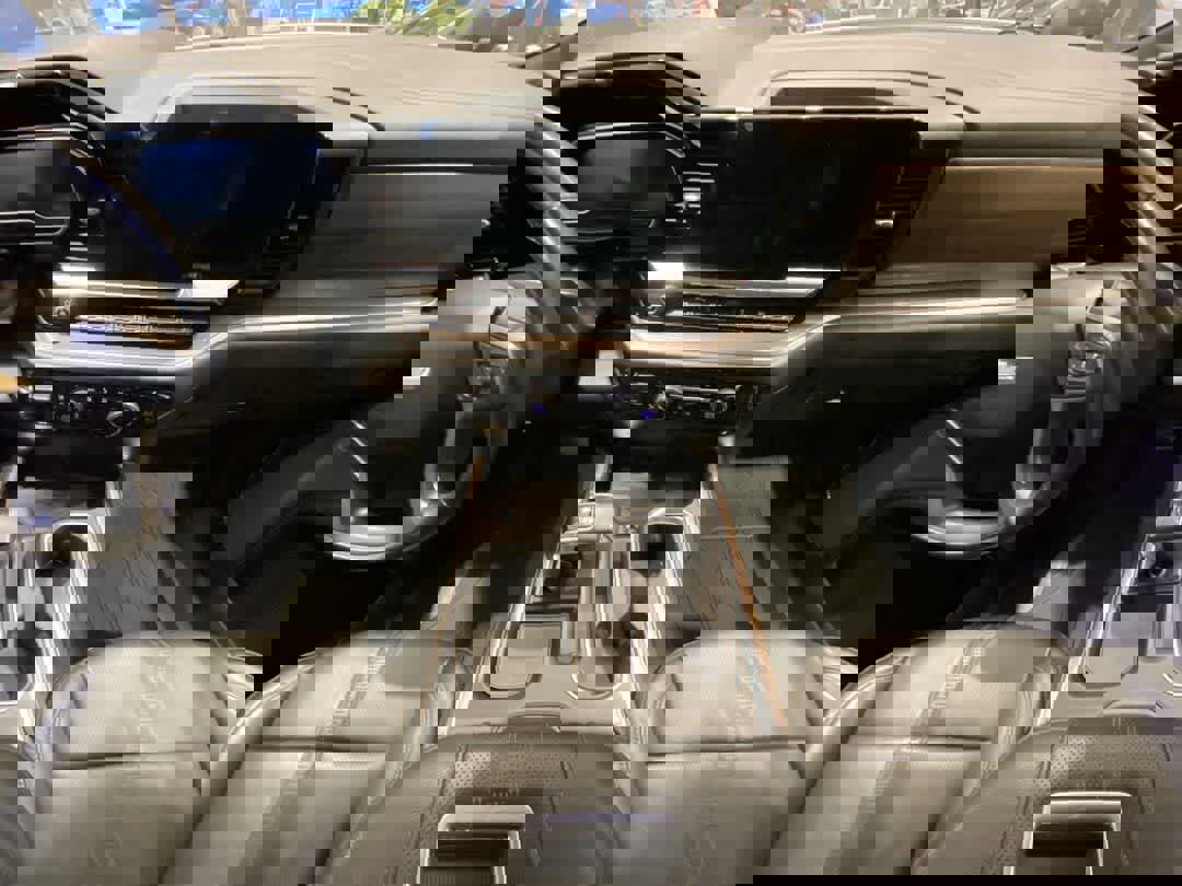 Used 2022 Chevrolet Silverado 1500 High Country w/ Technology Package image 23