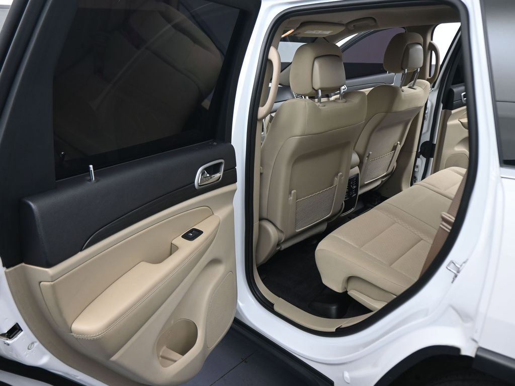 Used 2019 Jeep Grand Cherokee Laredo AWD/4WD image 41