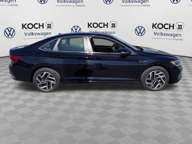 Used 2023 Volkswagen Jetta SEL FWD image 9