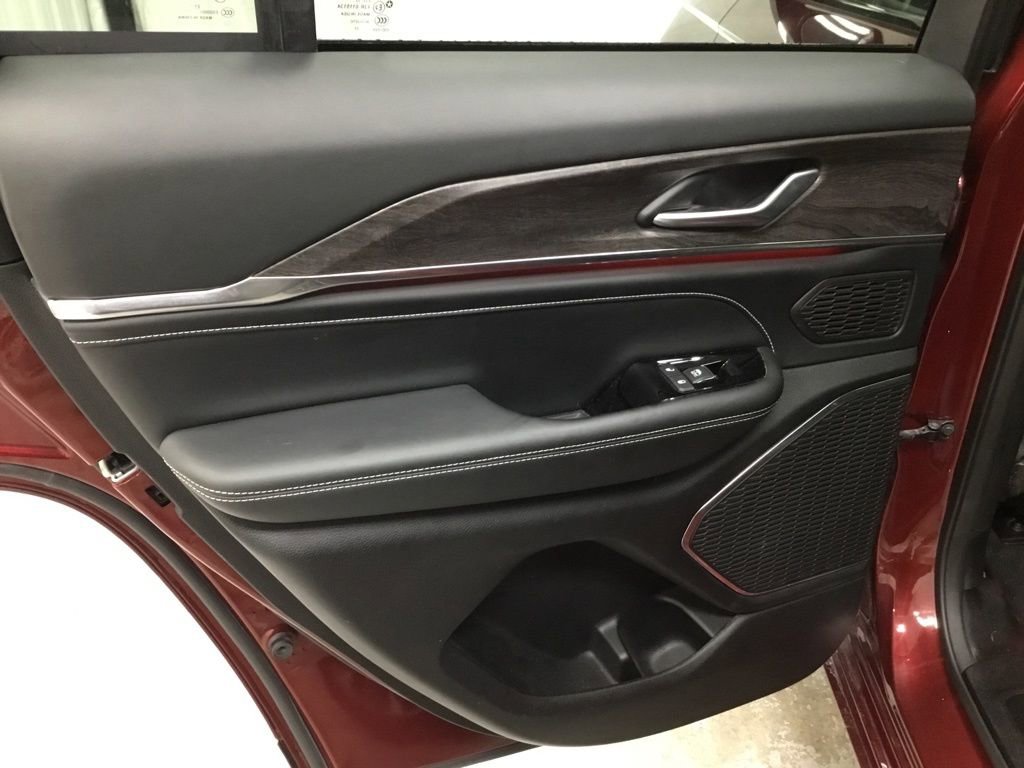 Used 2022 Jeep Grand Cherokee Overland image 27