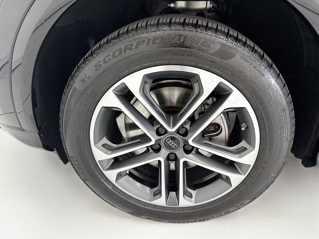 Certified 2025 Audi Q5 Premium Plus w/ Premium Plus AWD/4WD image 29