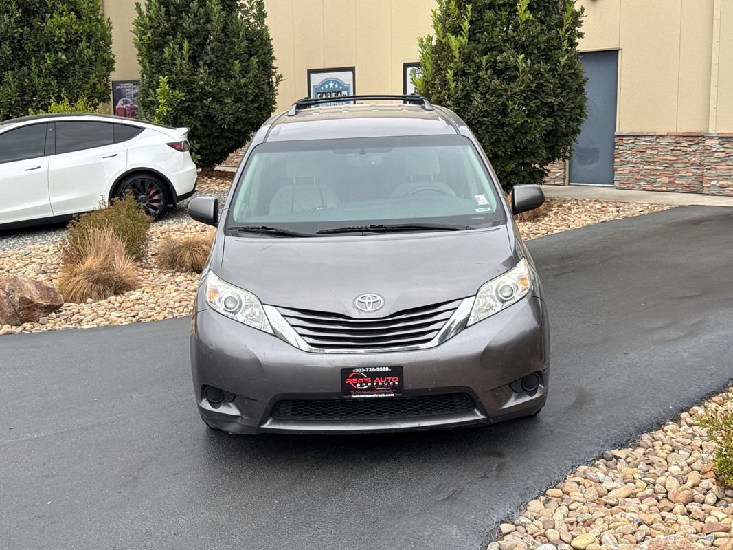 Used 2017 Toyota Sienna LE AWD/4WD image 4