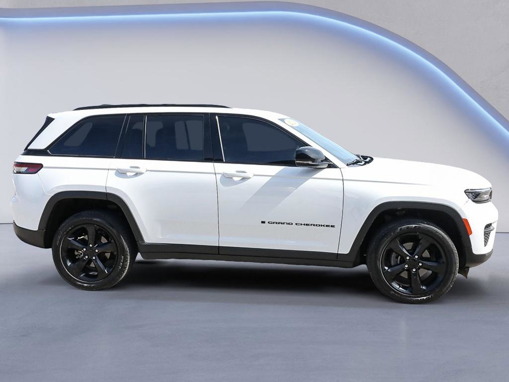 Used 2023 Jeep Grand Cherokee Altitude AWD/4WD image 8