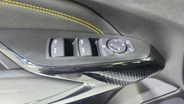 Used 2025 Chevrolet Trax ACTIV w/ Sunroof Package FWD image 21