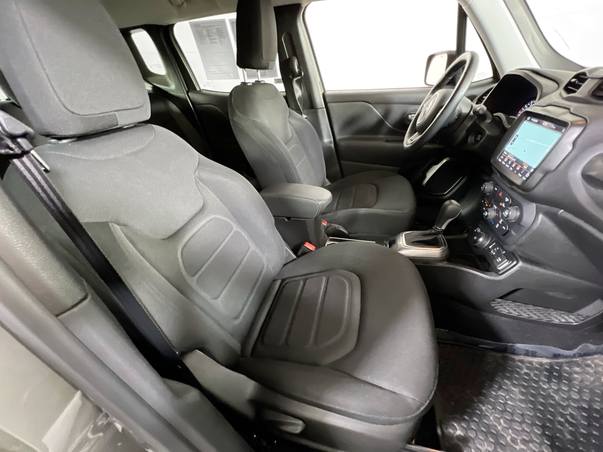 Used 2022 Jeep Renegade Latitude w/ Convenience Group AWD/4WD image 27