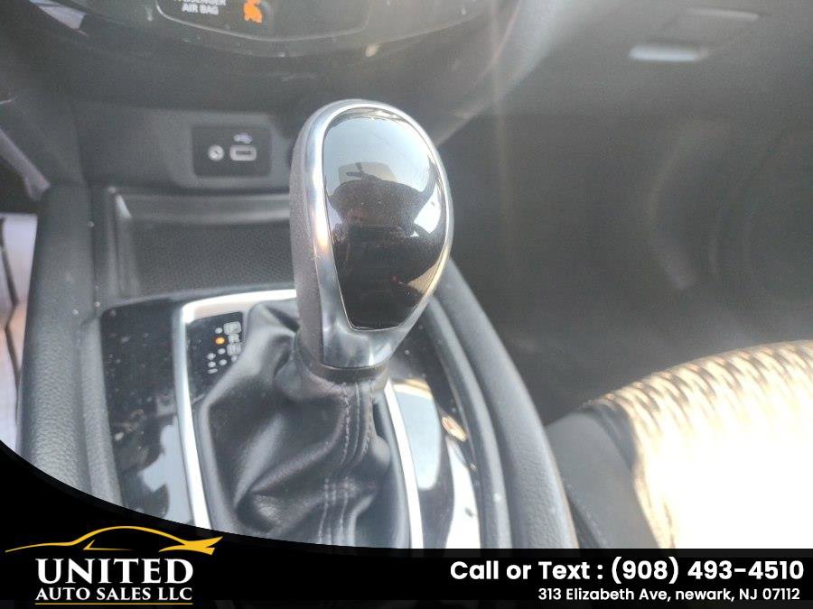 Used 2018 Nissan Rogue S AWD/4WD image 20