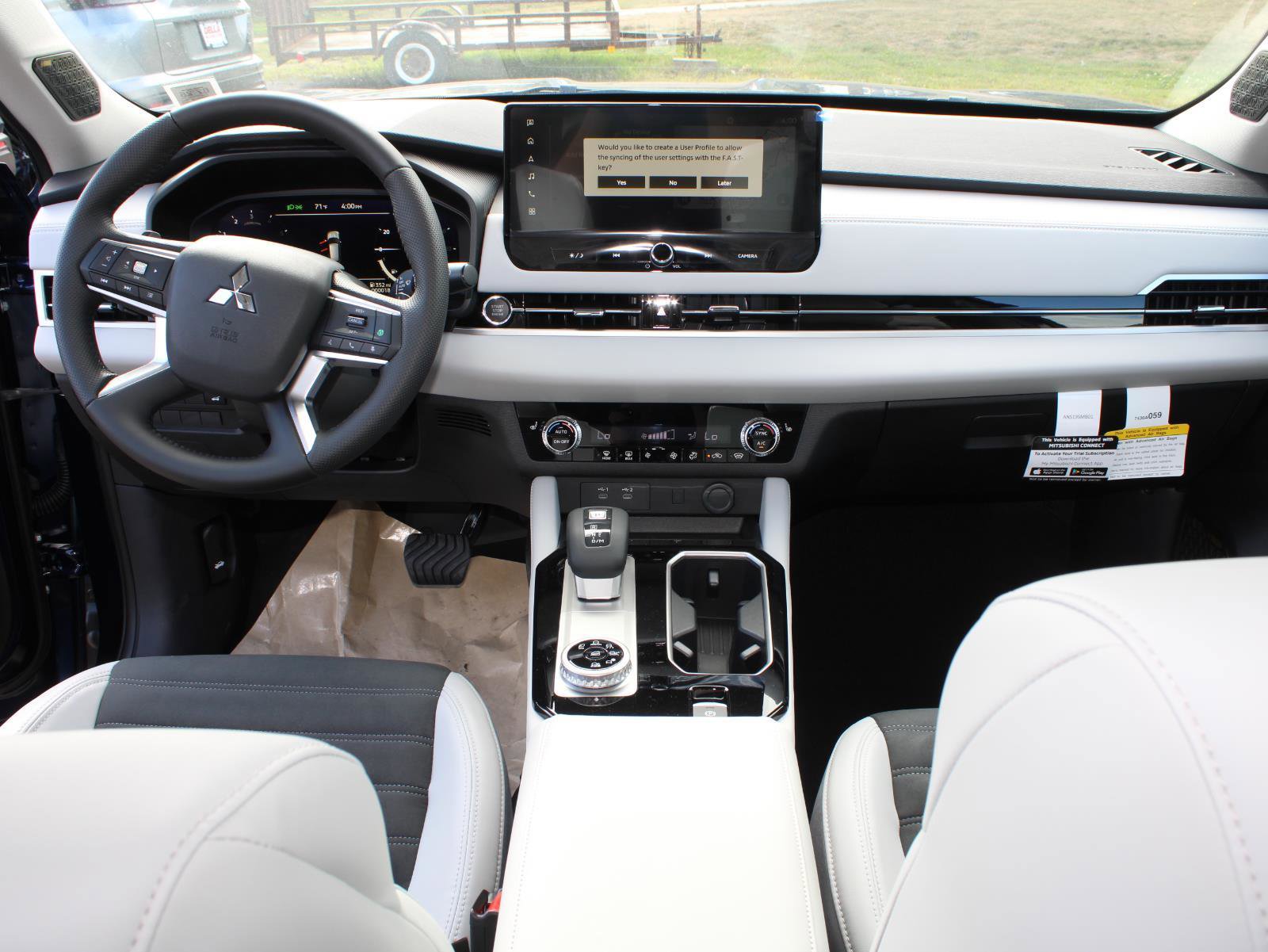 New 2025 Mitsubishi Outlander SE image 19