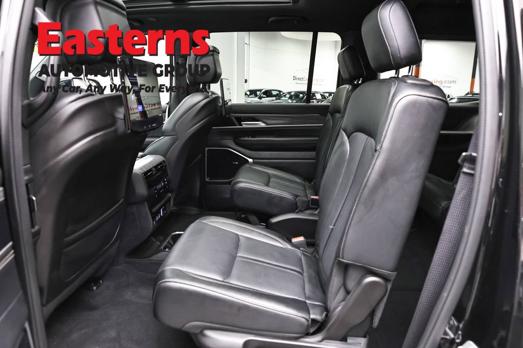 Used 2024 Jeep Wagoneer Series III w/ Premium Group I AWD/4WD image 24