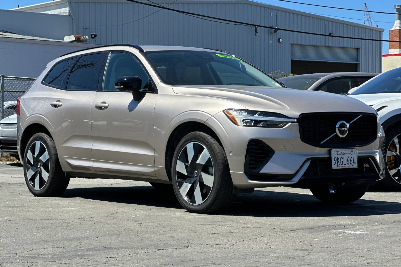 Used 2024 Volvo XC60 T8 Plus AWD/4WD image 9