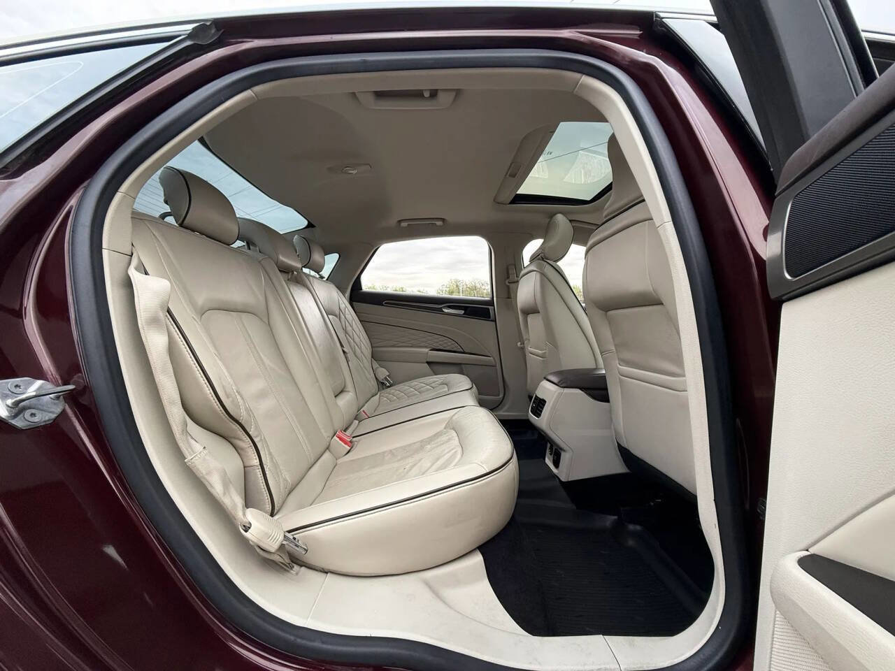 Used 2017 Ford Fusion Platinum FWD image 18