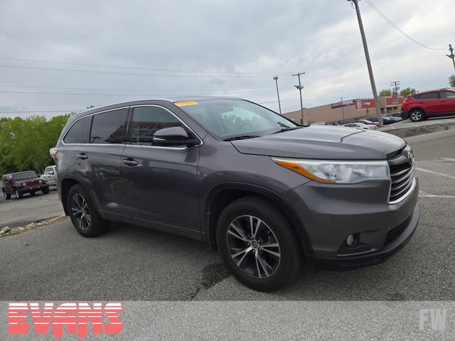 Used 2016 Toyota Highlander XLE AWD/4WD image 2