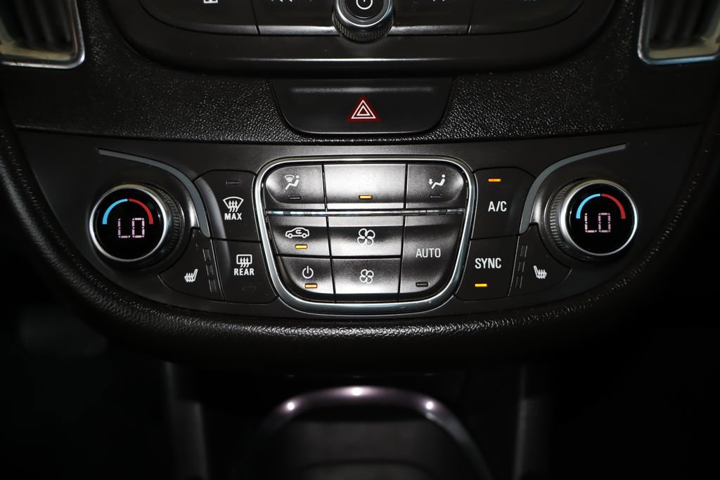 Used 2019 Chevrolet Malibu LT w/ Leather Package FWD image 25
