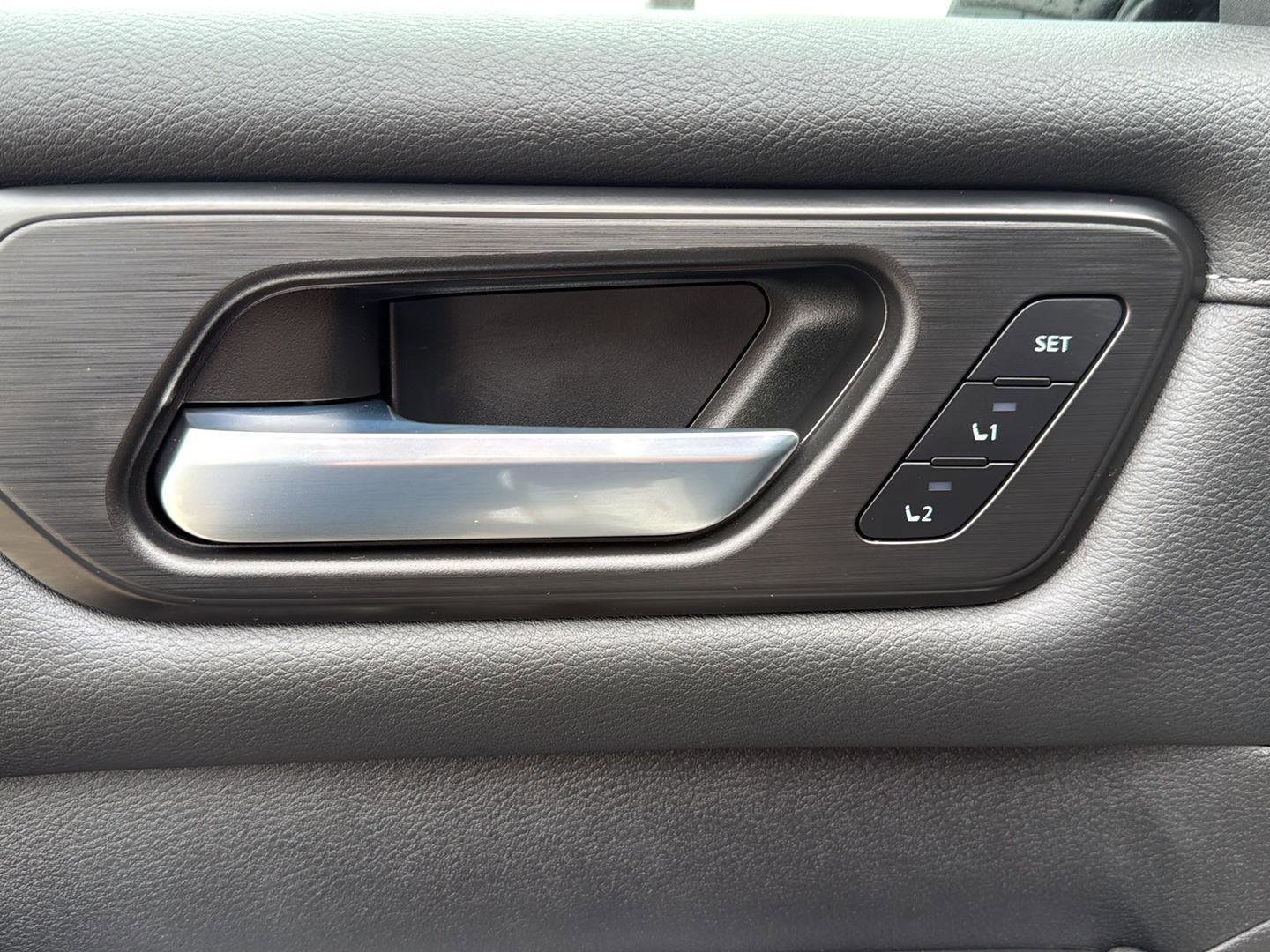 New 2026 Nissan Armada SL w/ Captain's Chari Seat Package image 17