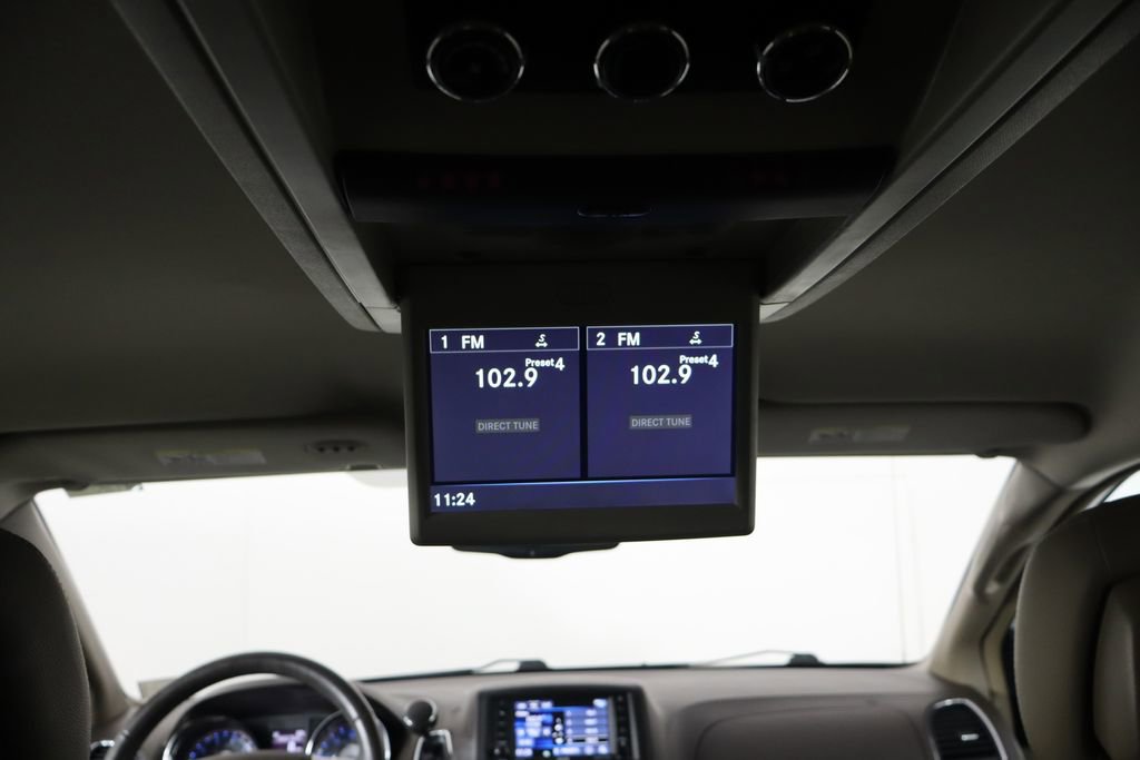 Used 2016 Chrysler Town & Country Touring w/ Driver Convenience Group image 25