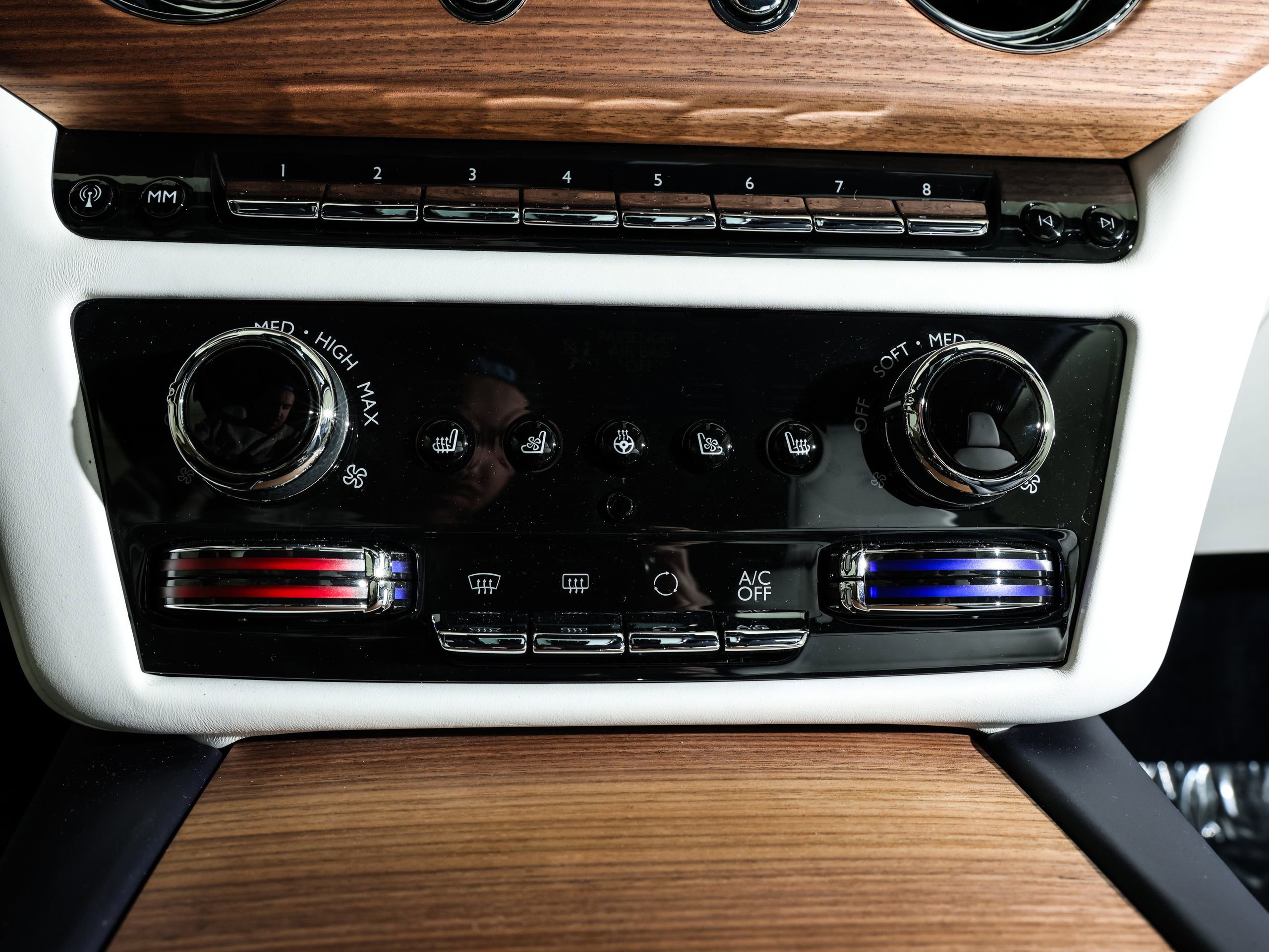 New 2026 Rolls-Royce Spectre Base image 31