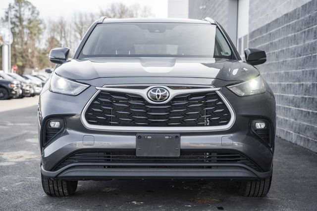 Used 2022 Toyota Highlander XLE image 3