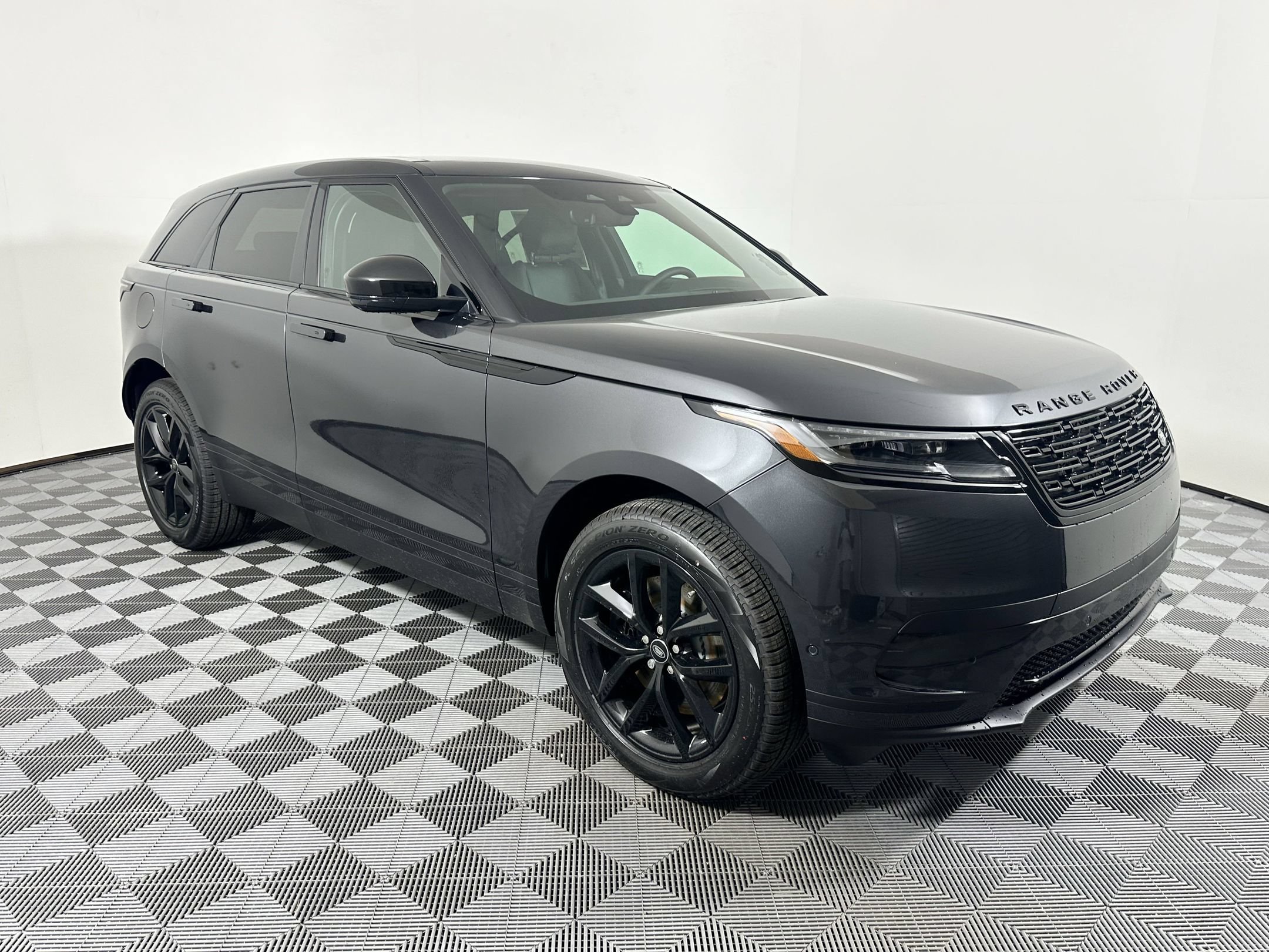 Used 2026 Land Rover Range Rover Velar S AWD/4WD image 7