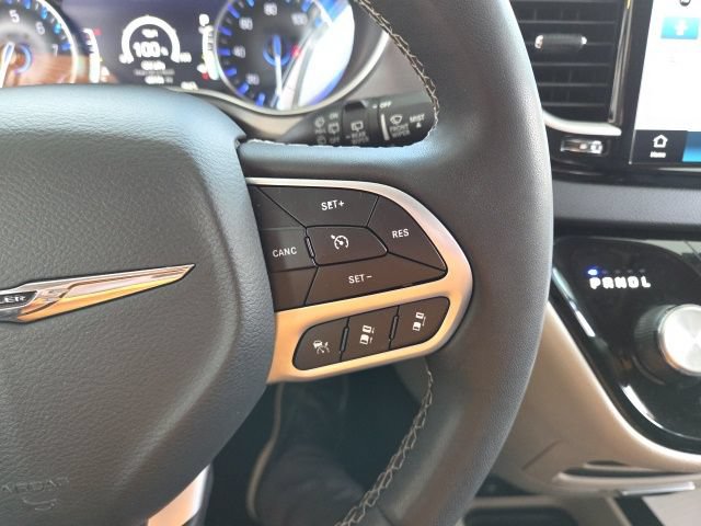 Used 2023 Chrysler Pacifica Touring-L FWD image 9