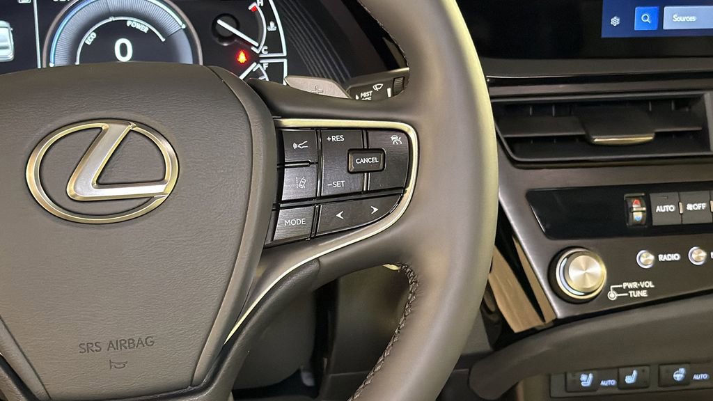 Used 2025 Lexus ES 300h w/ Premium Package image 18