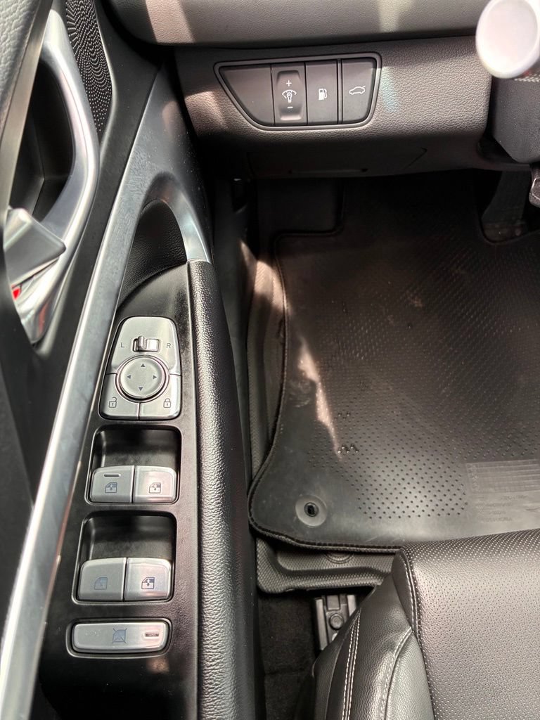 Used 2025 Genesis G70 2.5T AWD/4WD image 23