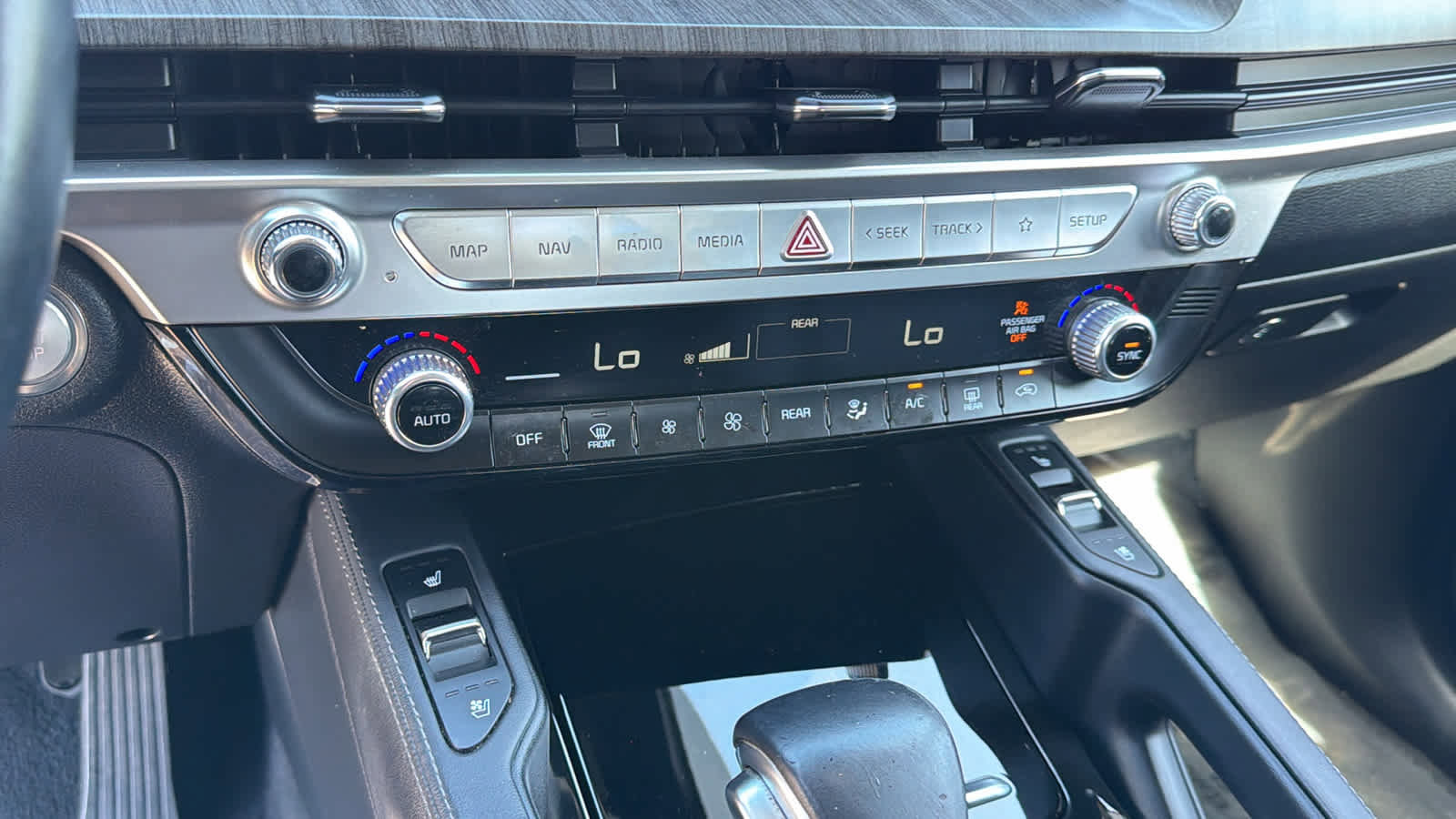 Used 2023 Kia Telluride EX w/ EX Captain's Chair Package image 13