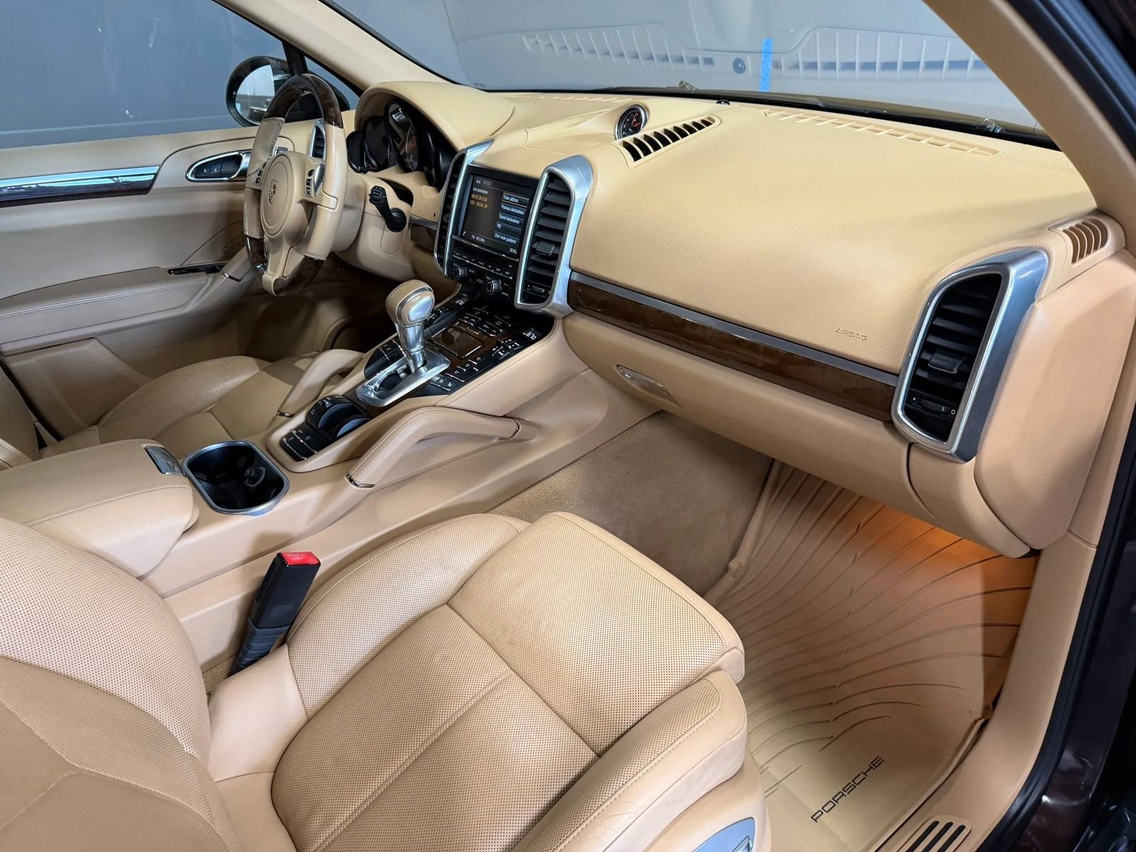 Used 2014 Porsche Cayenne Platinum Edition AWD/4WD image 19