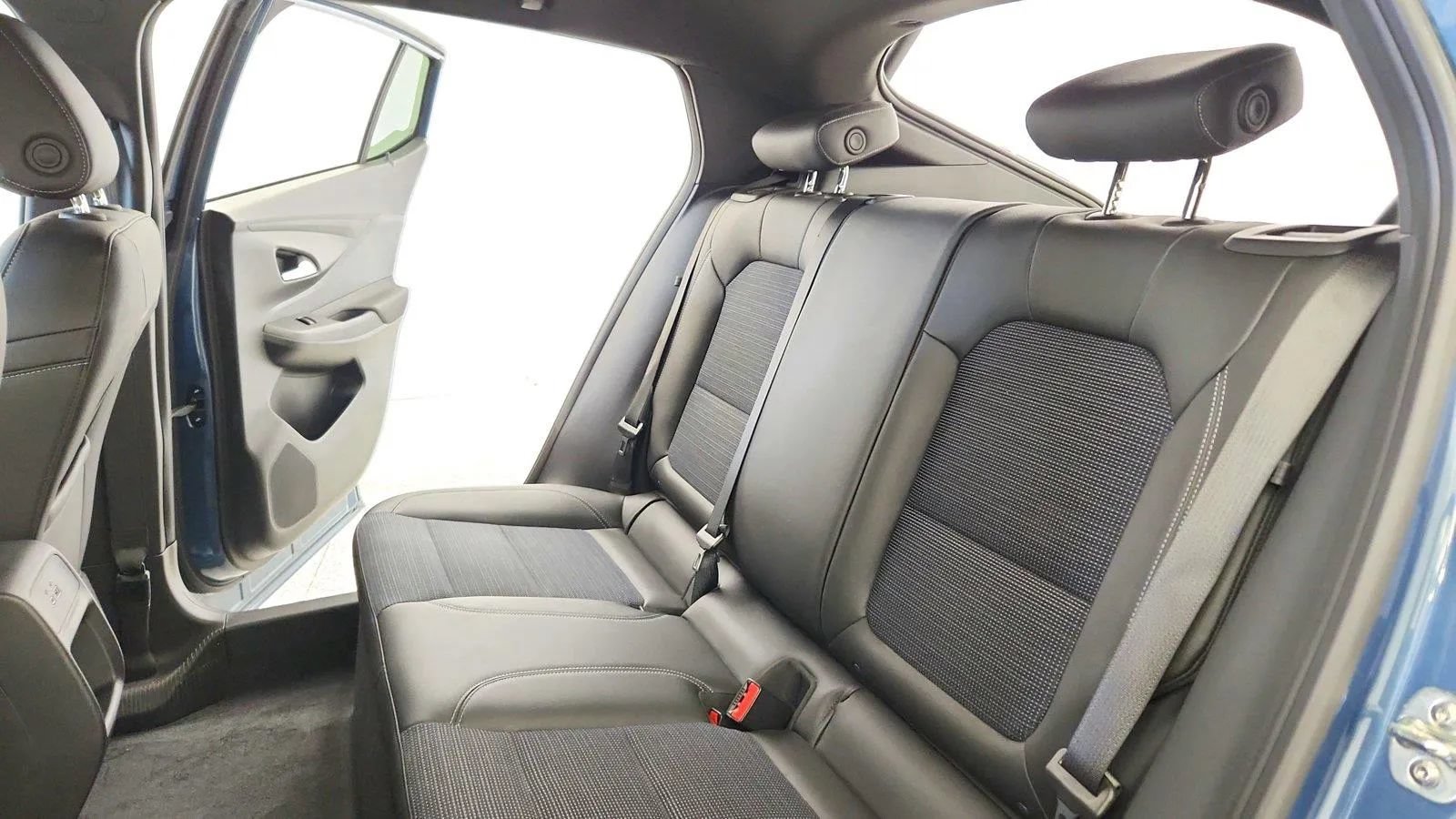 Used 2025 Buick Envista Preferred w/ Convenience I Package FWD image 23