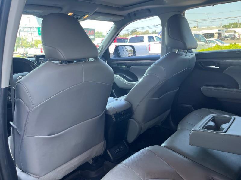 Used 2021 Toyota Highlander Limited image 29