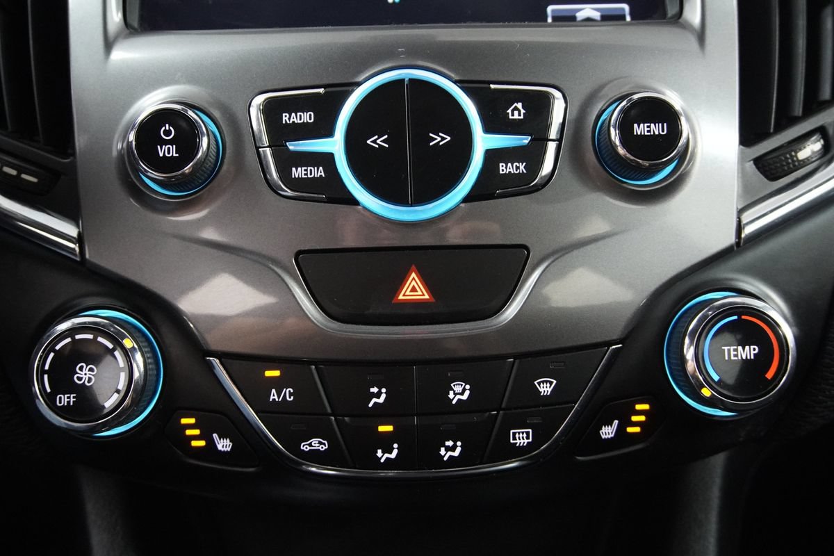 Used 2017 Chevrolet Cruze LT w/ Sun And Sound Package FWD image 20