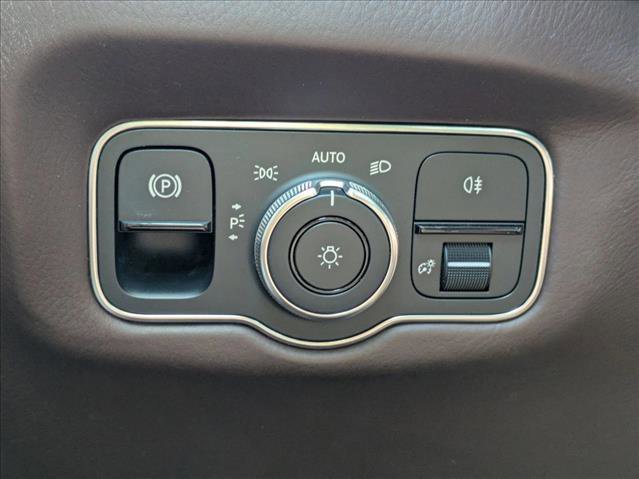 Used 2021 Aston Martin V8 Vantage Roadster image 12