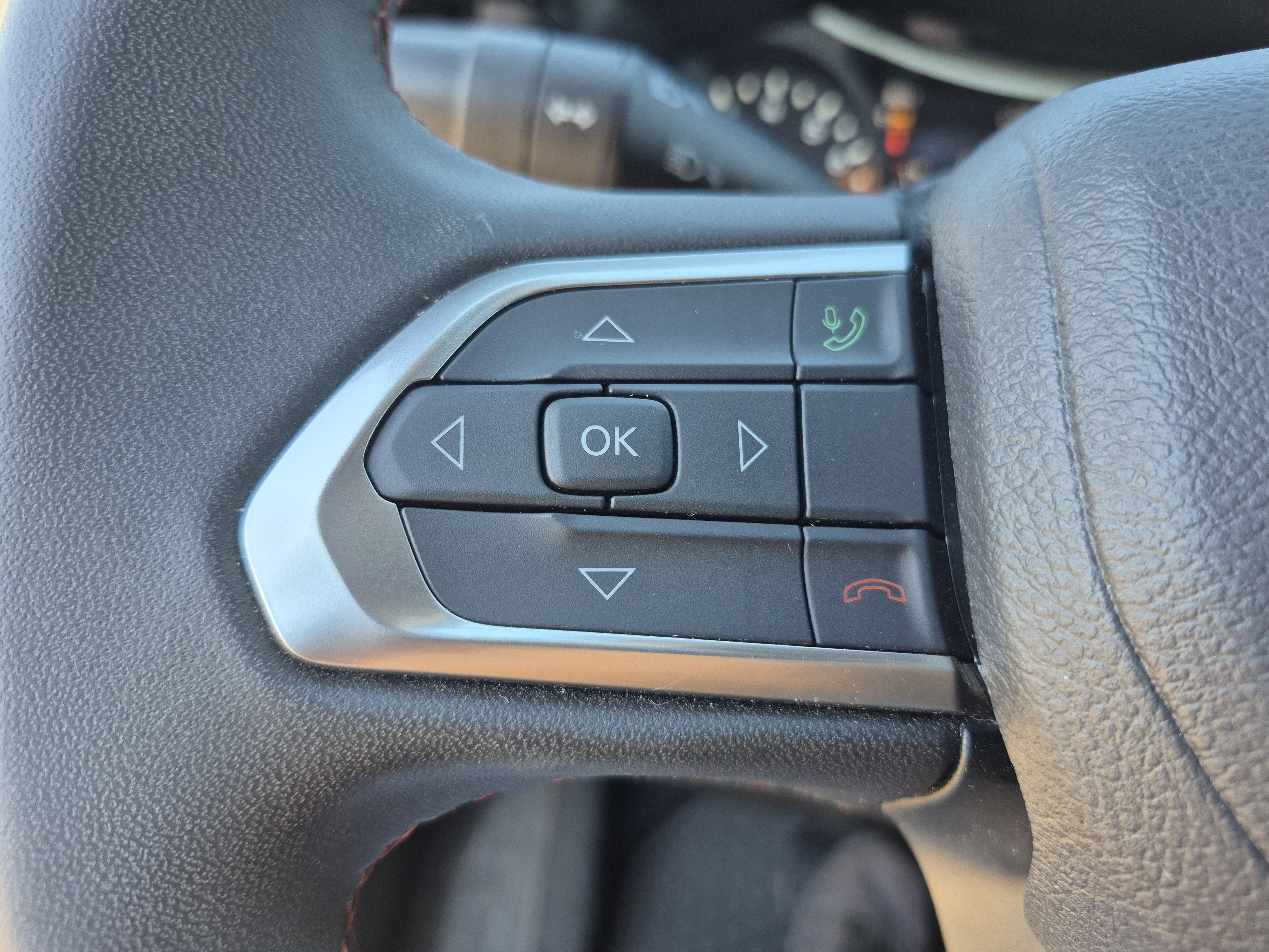 Used 2025 Jeep Compass Trailhawk AWD/4WD image 26