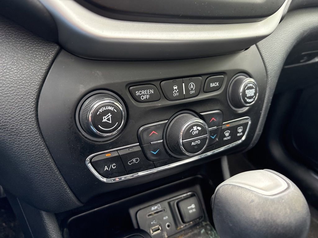Used 2016 Jeep Cherokee Overland AWD/4WD image 25