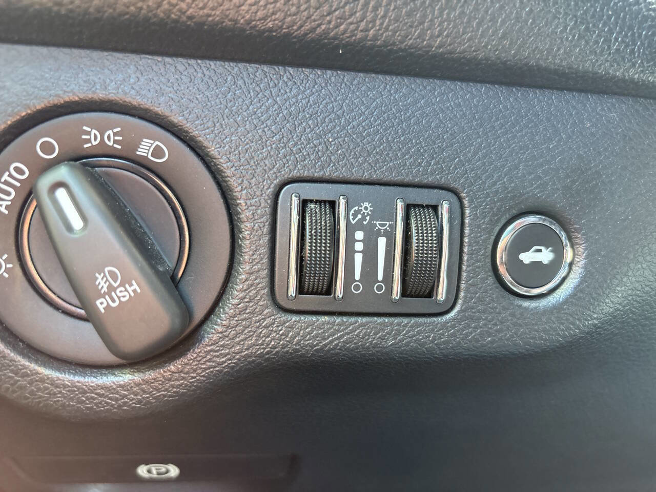 Used 2015 Dodge Challenger R/T Plus image 19