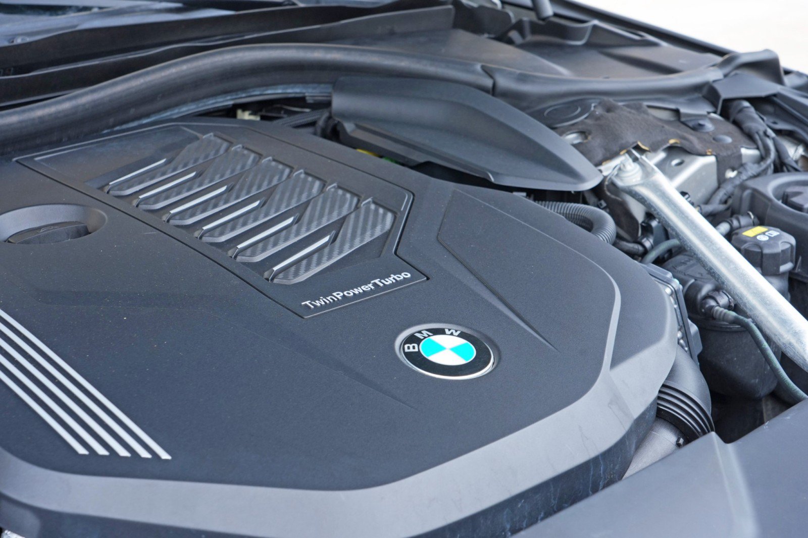 Used 2022 BMW 740i w/ M Sport Package RWD image 9