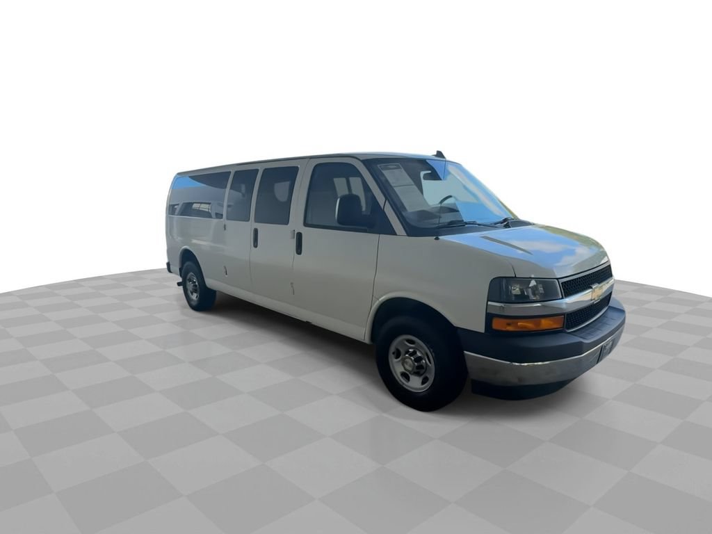 Used 2020 Chevrolet Express 3500 LT w/ LT Preferred Equipment Group RWD image 2