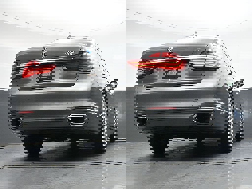 Used 2016 BMW 740i RWD image 33