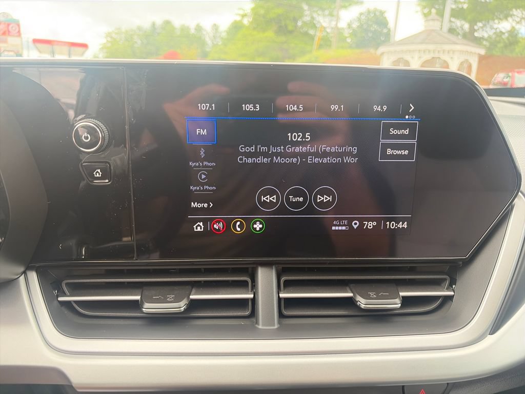 Used 2025 Chevrolet Trax LS w/ LS Convenience Package FWD image 19