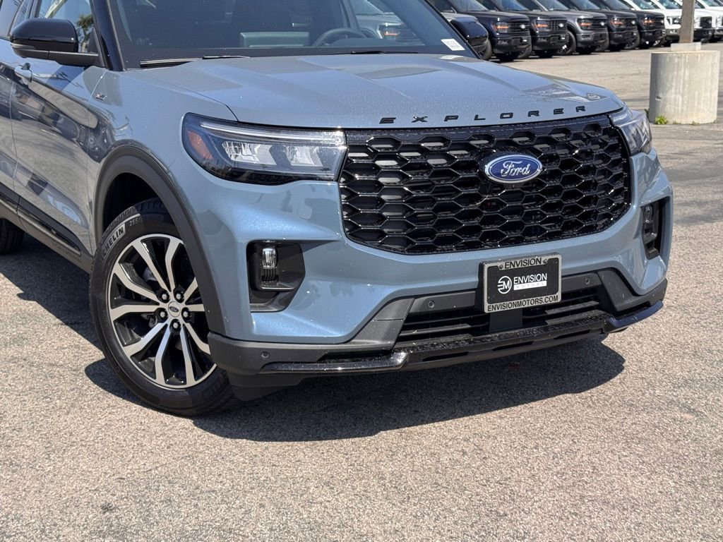New 2026 Ford Explorer ST-Line image 3