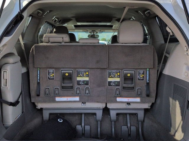 Certified 2017 Toyota Sienna XLE Premium FWD image 17