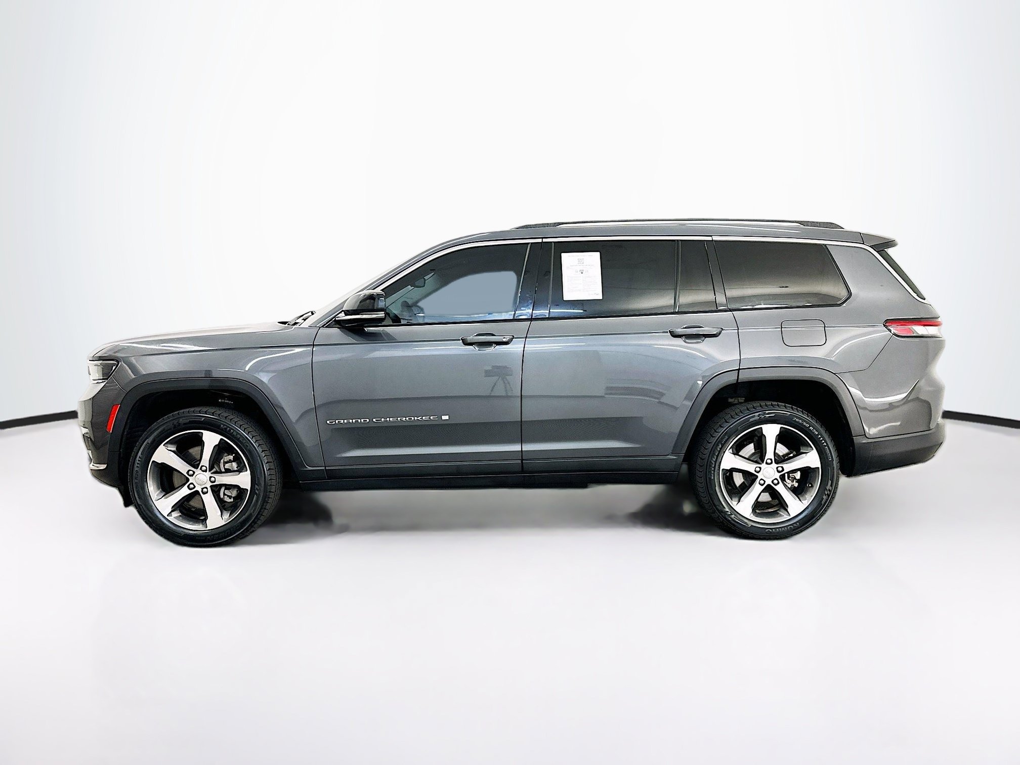 Used 2023 Jeep Grand Cherokee L Limited AWD/4WD image 4