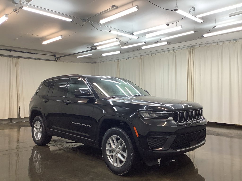 New 2025 Jeep Grand Cherokee Laredo X w/ Luxury Tech Group I image 4