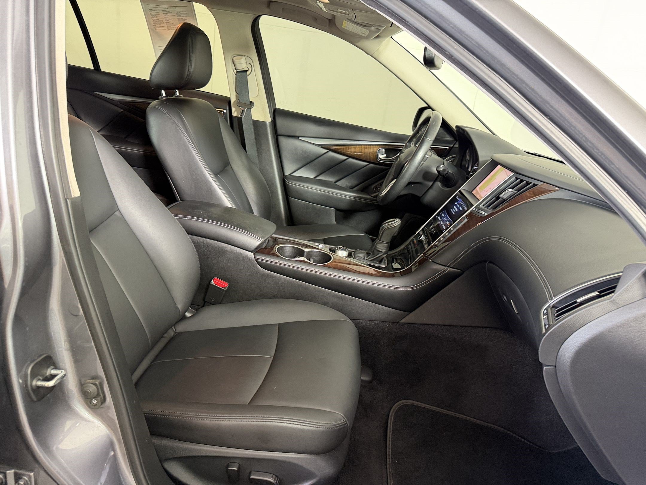 Used 2018 INFINITI Q50 Luxe w/ Essential Package (3.0T Luxe) AWD/4WD image 25