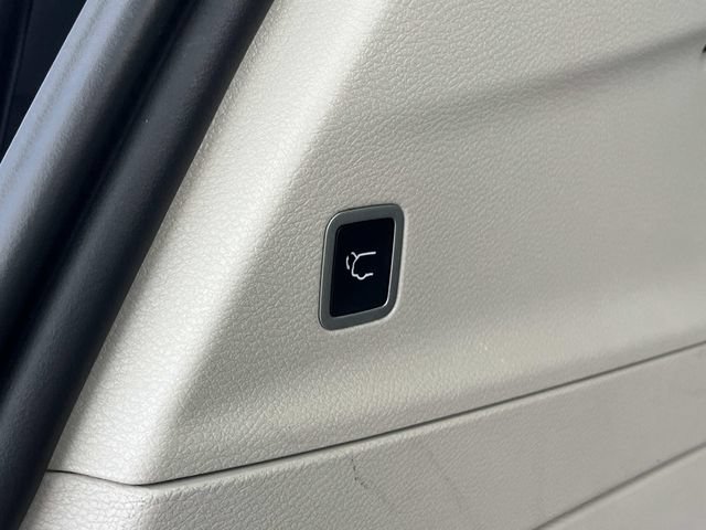 Used 2023 Chrysler Voyager LX FWD image 19