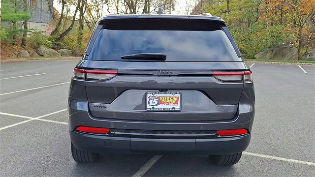 Used 2024 Jeep Grand Cherokee Altitude image 7