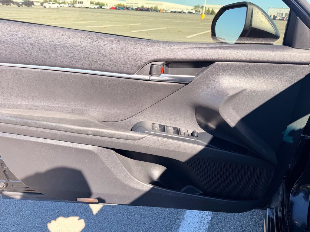 Used 2018 Toyota Camry SE FWD image 20