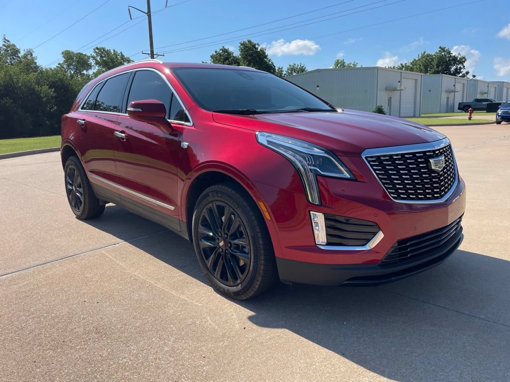 Used 2025 Cadillac XT5 Luxury w/ LPO, Red Accent Package AWD/4WD image 7