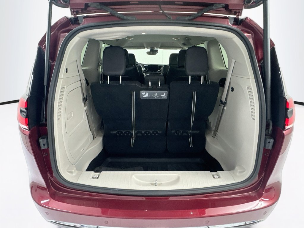Used 2021 Chrysler Pacifica Touring-L FWD image 25